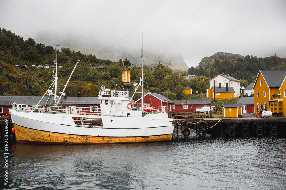 Fototapeta premium Fishermen village in Norway Lofoten