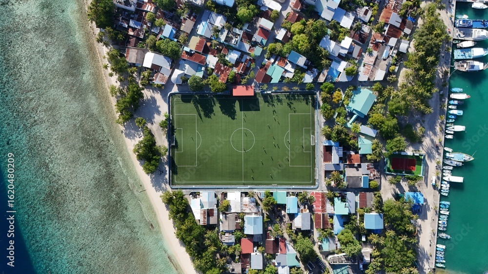 Obraz premium Aerial Paradise in the Maldives – Crystal Clear Water, Islands & football field