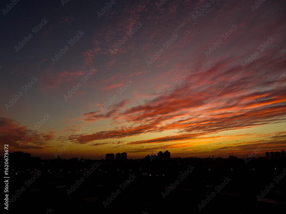 Obraz premium Sunset over the city