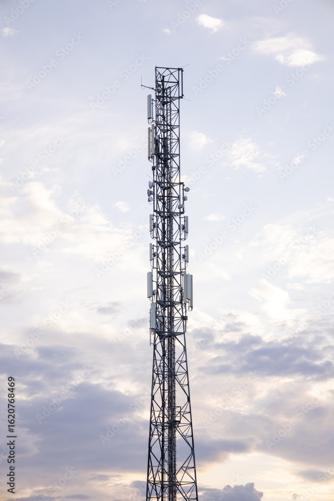 słup telekomunikacyjny, WiFi z antenami słup telekomunikacyjny, WiFi z antenami