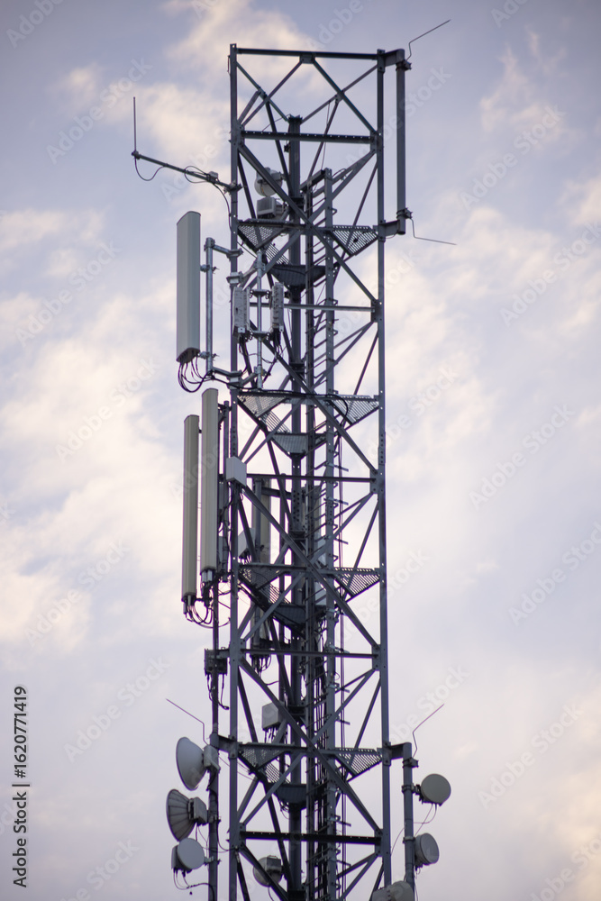 słup telekomunikacyjny, WiFi z antenami słup telekomunikacyjny, WiFi z antenami