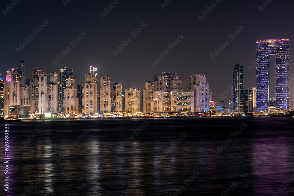 Obraz premium Dubai Marina skyline at night, Dubai waterfront scenic skyline