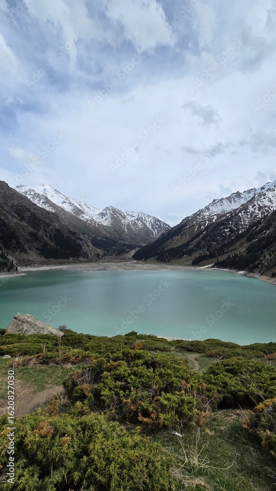 Fototapeta premium lake and mountains