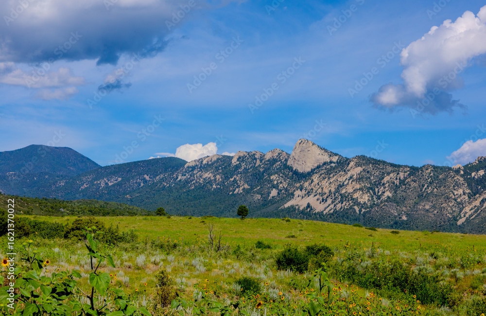 Fototapeta premium Tooth of Time Mountain Range