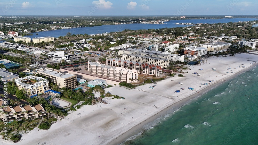 Obraz premium Siesta Key Island and beyond to the bay between the island and south Sarasota, Florida