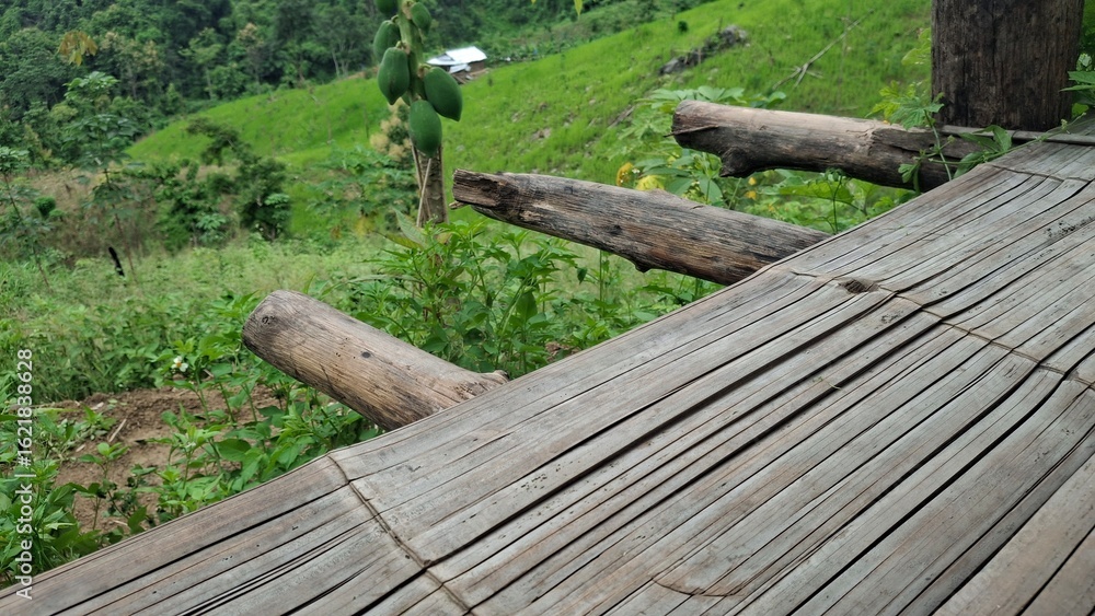 Obraz premium old wooden bridge