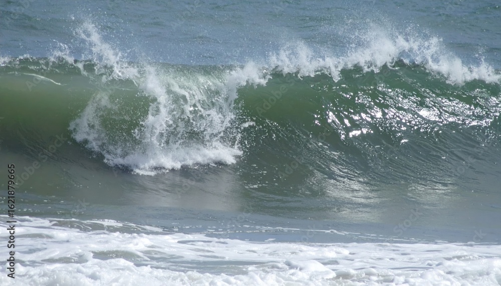 Fototapeta premium Ocean wave breaking (1)
