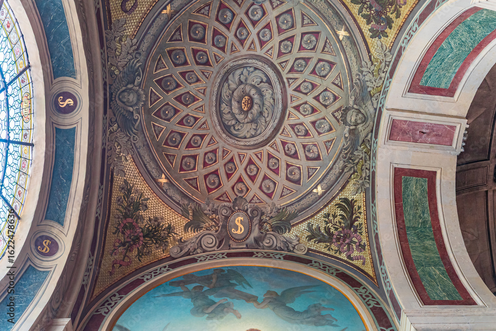 Obraz premium Saint-sulpice church, central nave, Paris, France