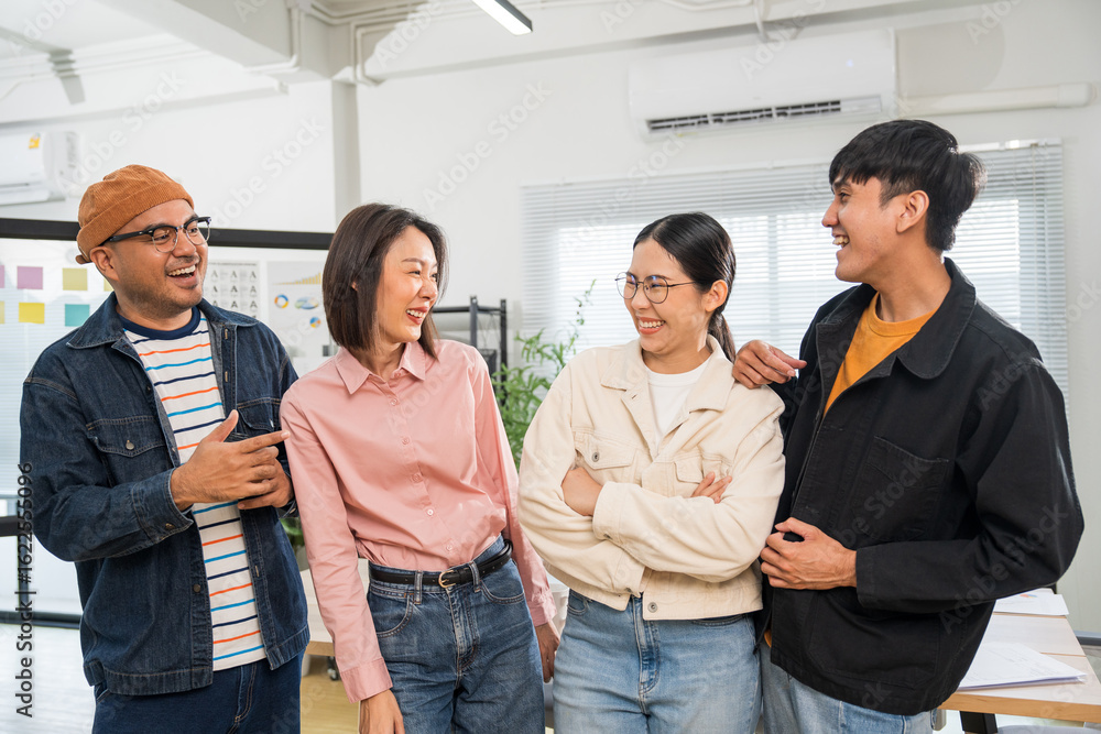 Obraz premium Asian business start up freelance people team analyzing statistics financial. Group Team of businesspeople man and woman Meeting Conference Discussion various topic Corporate Concept in office.