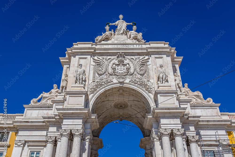 Obraz premium Close up on a triumphal arch of Rua Augusta Arch located on the Commerce Square in Lisbon city, capital of Portugal