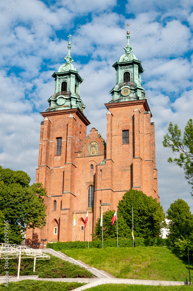 Obraz premium Royal Gniezno Cathedral's interior with sarcophagus St. Adalbert, historical and royal city in Greater Poland Voivodeship