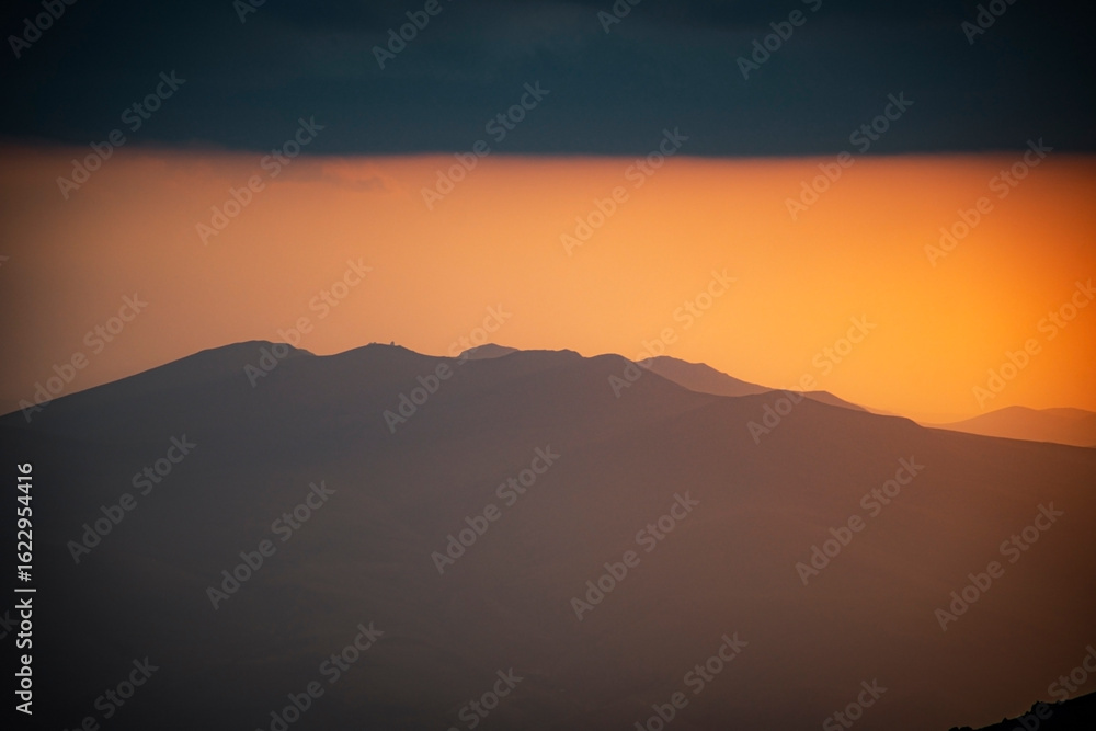 Obraz premium sunset over the mountains