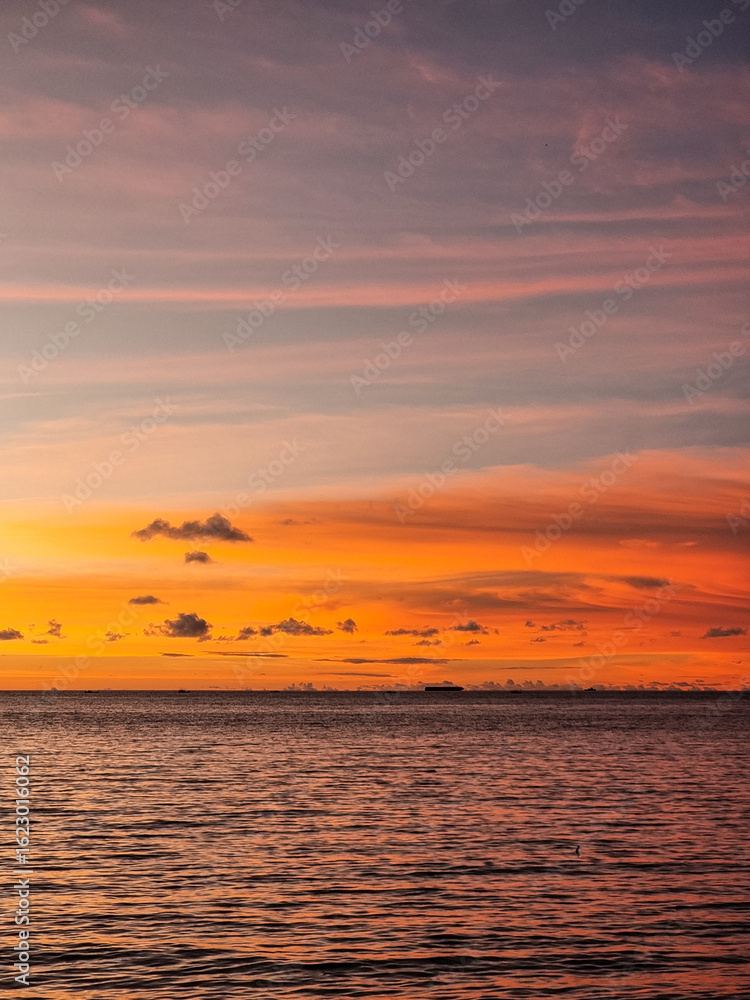 Obraz premium Sunset over the sea