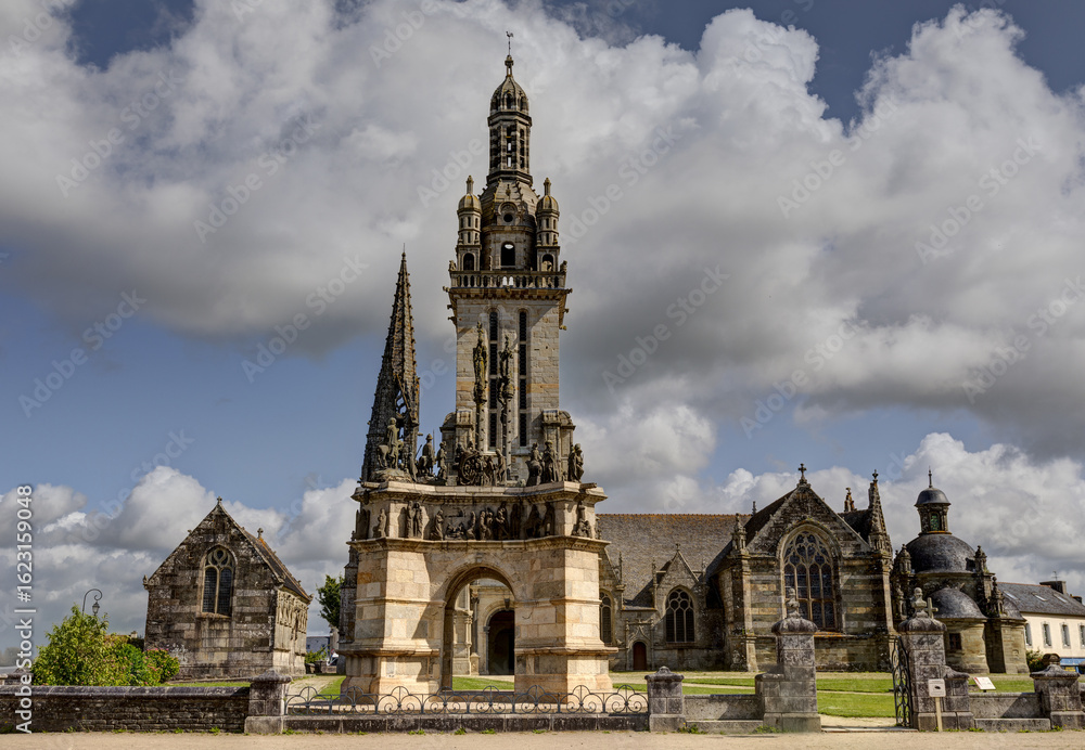 Fototapeta premium Enclos paroissial de Pleyben dans le département du Finistère - Bretagne