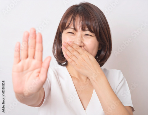 Wallpaper Mural Shy Woman Covering Face  口元を隠して照れる日本人女性  Torontodigital.ca