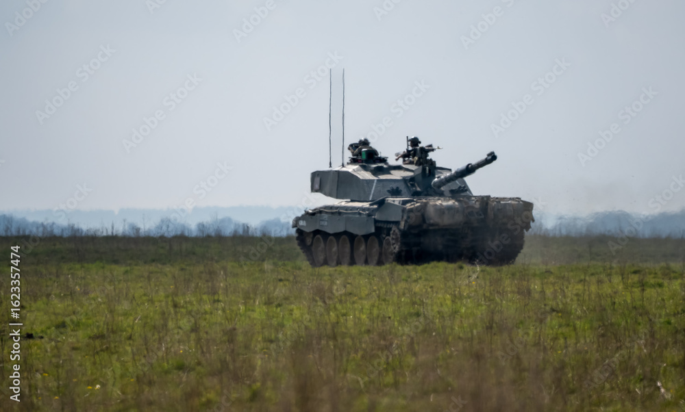 Fototapeta premium commander and gunner directing a Challenger II 2 FV4034 main battle tank on a military exercise 