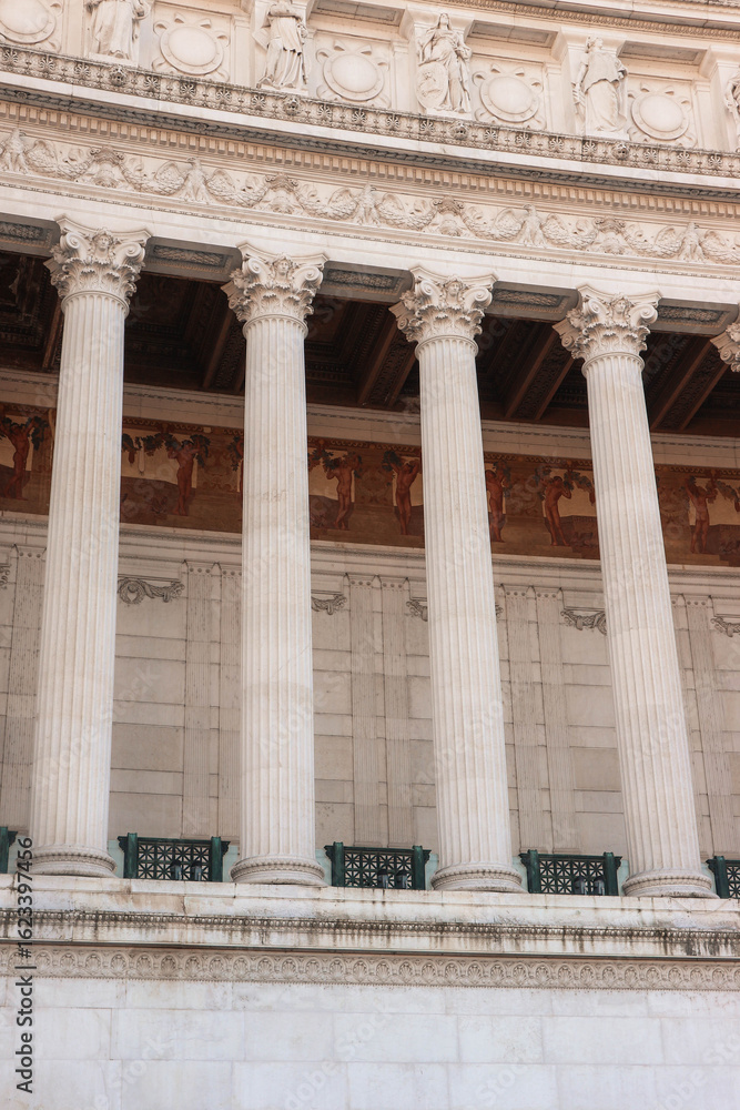 Obraz premium columns of vatican in rome perfectly conserved architecture columnata 