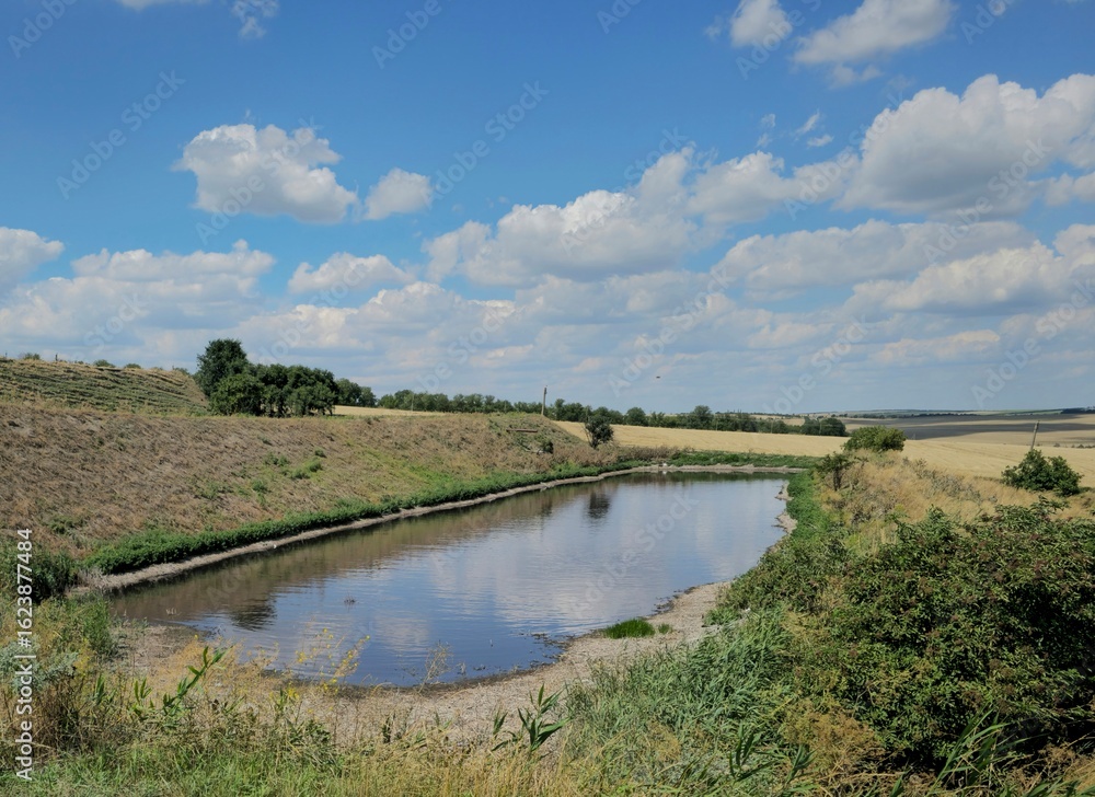 Obraz premium A river with a small dam