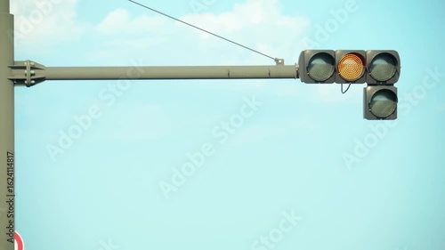 右折可の矢印が点灯する矢印式信号機。青信号から赤信号への変化。