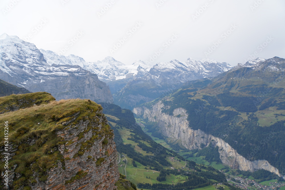 Fototapeta premium Männlichen to Kleine Scheidegg Trail - Switzerland