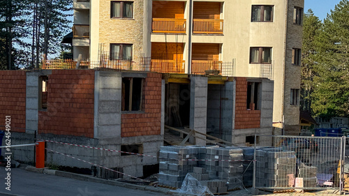 Bilde på lerret Construction symphony echoes at dawn, brick fortress emerges, nod to World Habit