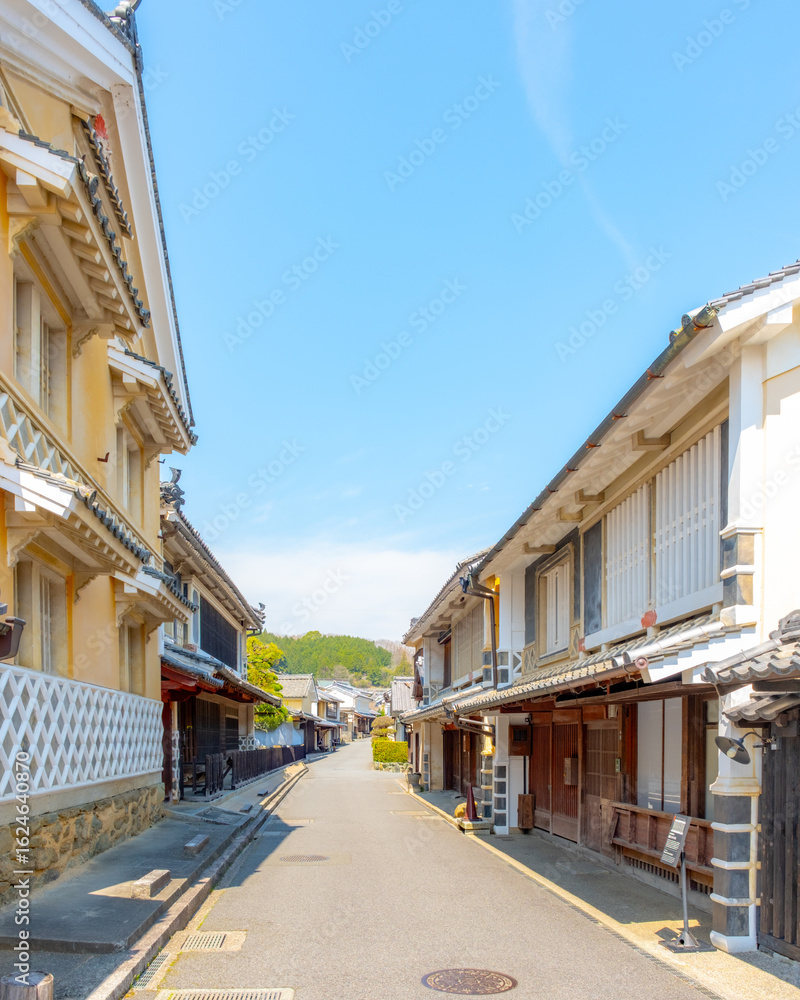 Fototapeta premium Sloped Traditional Street in Uchiko, Japan