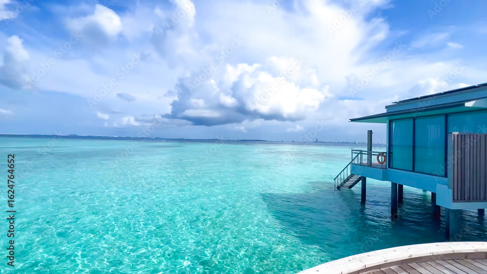 Fototapeta premium tropical beach with blue sky