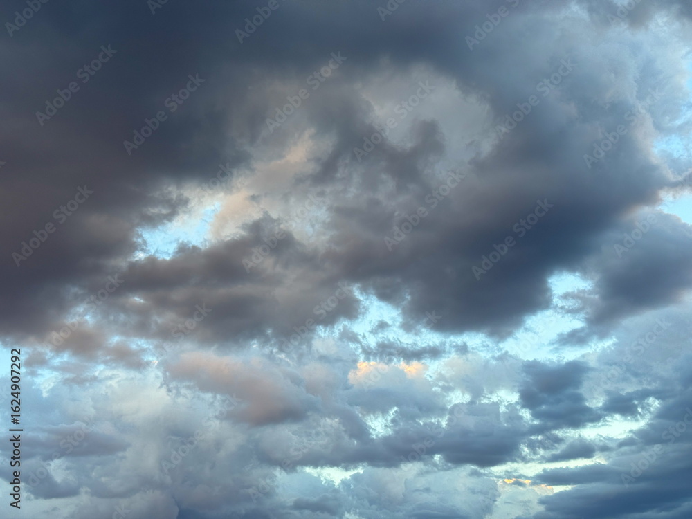 Obraz premium sunset over the ocean, colors of nature 10 clouds, sky