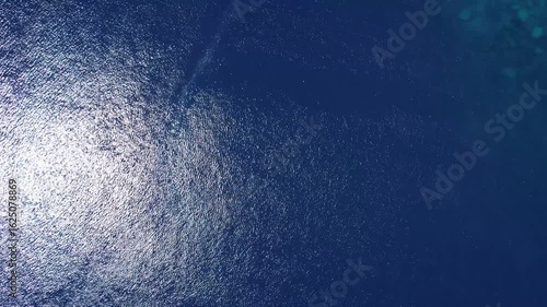 하늘에서 본 반짝이는 바다