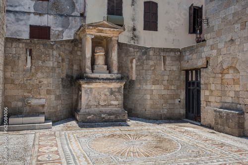 Fototapeta Naklejka Na Ścianę i Meble -  Antique architecture of old town, famous Knights Grand Master Palace. Greece, Rhodes