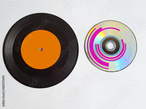 Obraz na płótnie Vinyl record and cd rom on white background