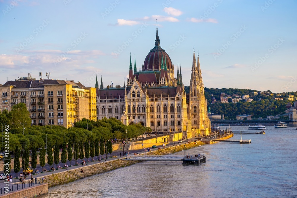 Fototapeta premium Hungarian Parliament in Budapest, a stunning architectural landmark and one of the most beautiful buildings in the capital.