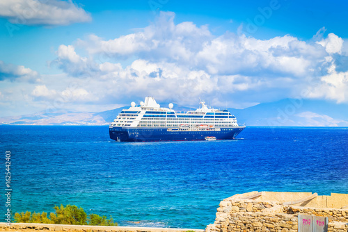 Fototapeta Naklejka Na Ścianę i Meble -  seaside cafe at Mykonos island with cruise ship, summer vacations in Mykonos, Greece