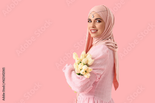 Beautiful Muslim woman in h...