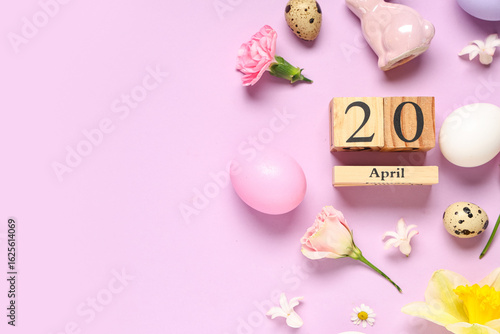 Wooden cube calendar with d...