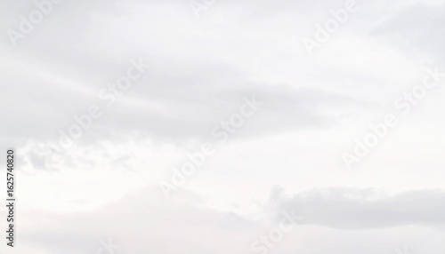 Wallpaper Mural 柔らかな曇り空　ミニマルで自然な空模様のトーン表現 Torontodigital.ca