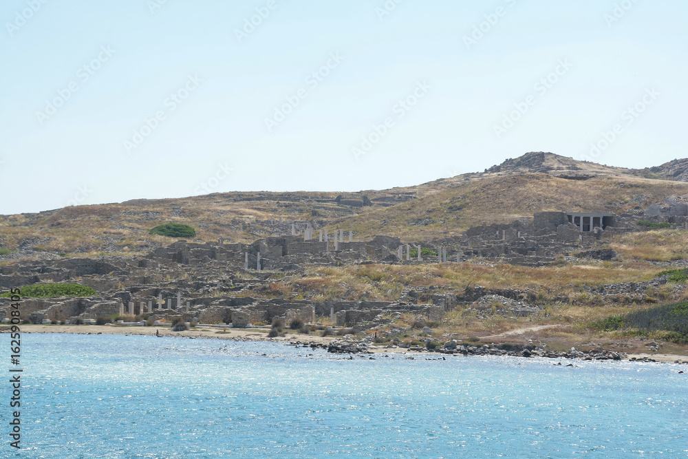 Fototapeta premium l’île de Délos est un site archéologique majeur en Grèce. Cyclades - grèce - europe