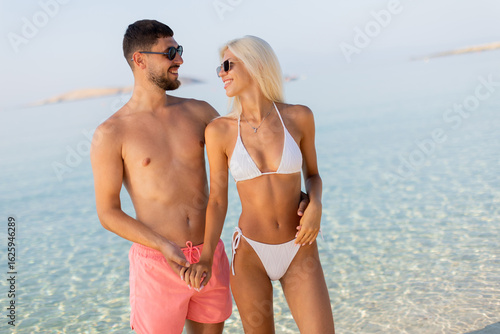 Couples enjoy a sunny day b...