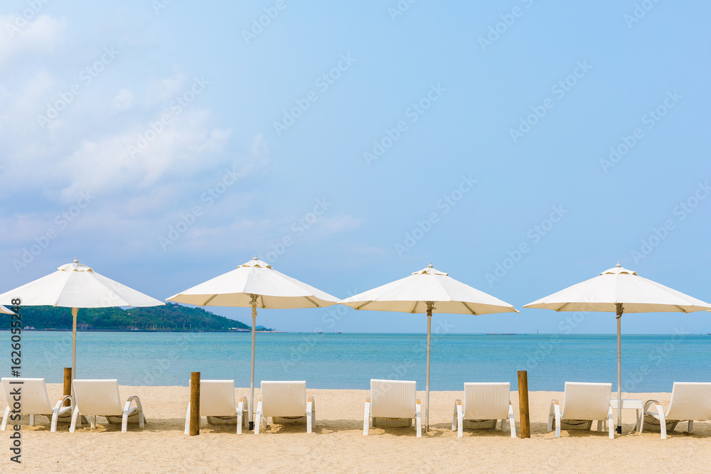 Fototapeta premium umbrellas on the beach