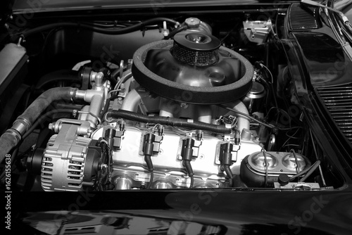 Sportwagen und Coupé Ikone aus dem Amerika der Sechzigerjahre mit Big Block Achtzylinder und Luftfilter beim Oldtimertreffen Golden Oldies in Wettenberg Krofdorf-Gleiberg bei Gießen in Hessen