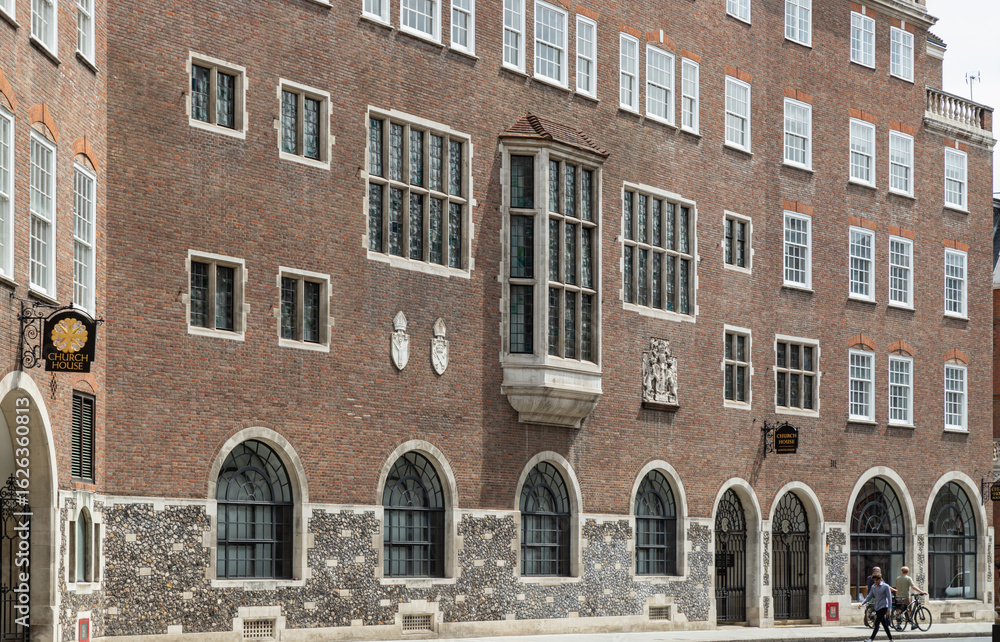 Obraz premium Church House Westminster, It is the headquarters of the Church of England, located next to Westminster Abbey in London, in the heart of the capital's political district. use it as your Wallpaper, 