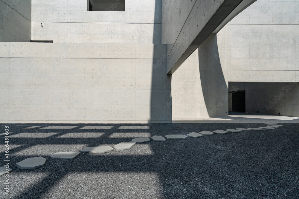 Fototapeta premium empty ground with modern building made with concrete
