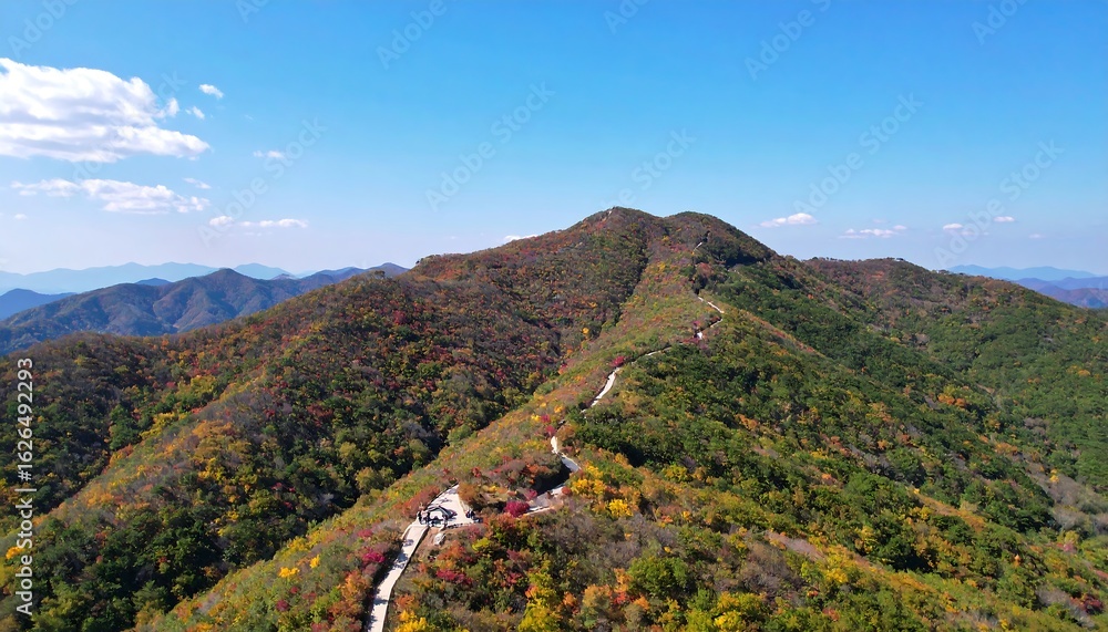 Fototapeta premium Autumnal mountain ridge