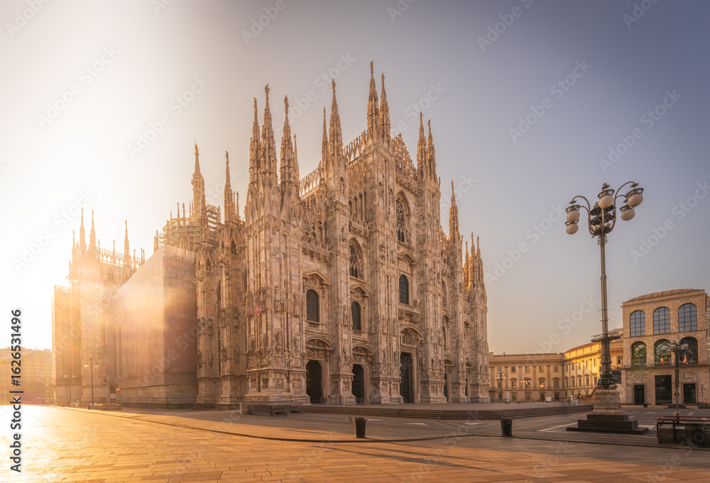 Fototapeta premium Milan Cathedral at Sunrise, Duomo di Milano
