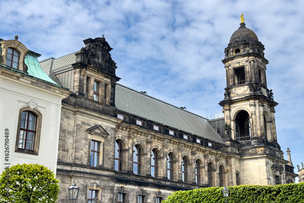 Fototapeta premium Spectacular baroque architecture on display in Dresden