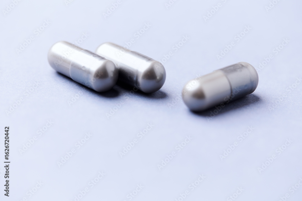 Naklejka premium BCAA amino acids tablets. Nutrition for bodybuilding. Fitness supplements on bright background. Soft focus. Copy space.