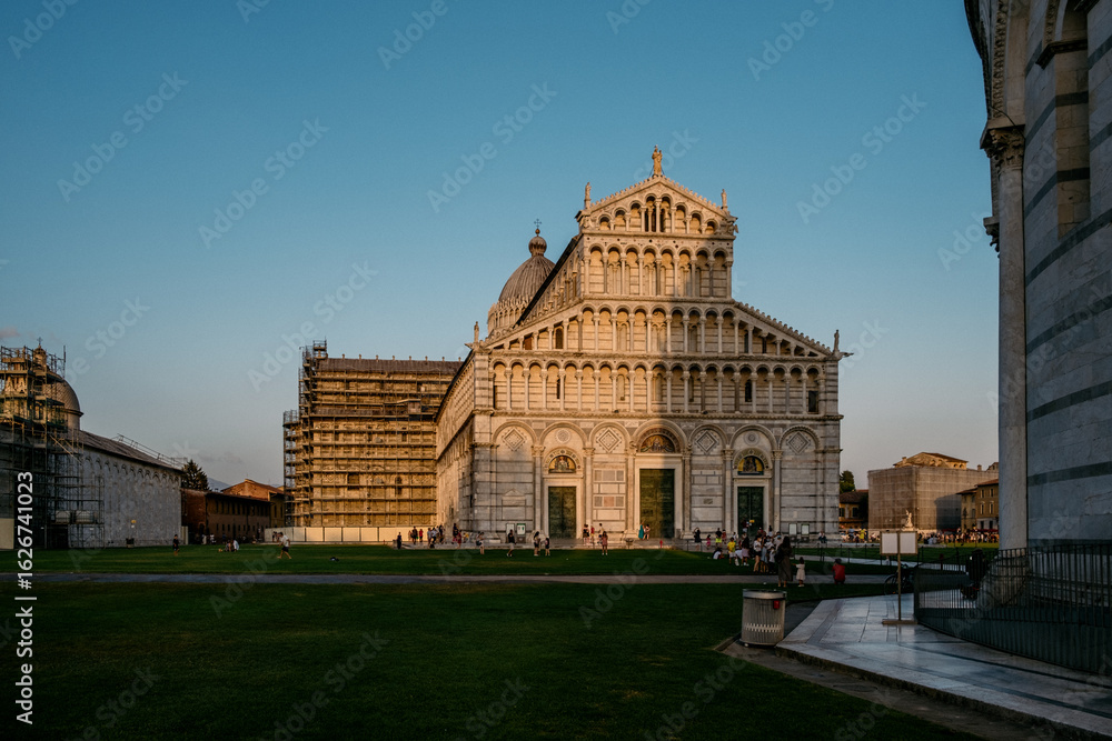 Fototapeta premium Piazza dei Miracoli in Pisa at Sunset