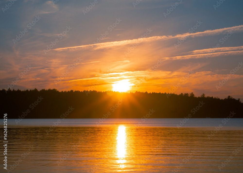 Obraz premium Beautiful Maine Lake Sunset, American Waterscape 