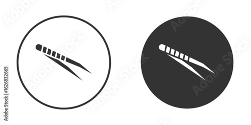Eyebrow tweezers icon