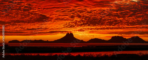 Panorámica del cerro Tetakawi al atardecer